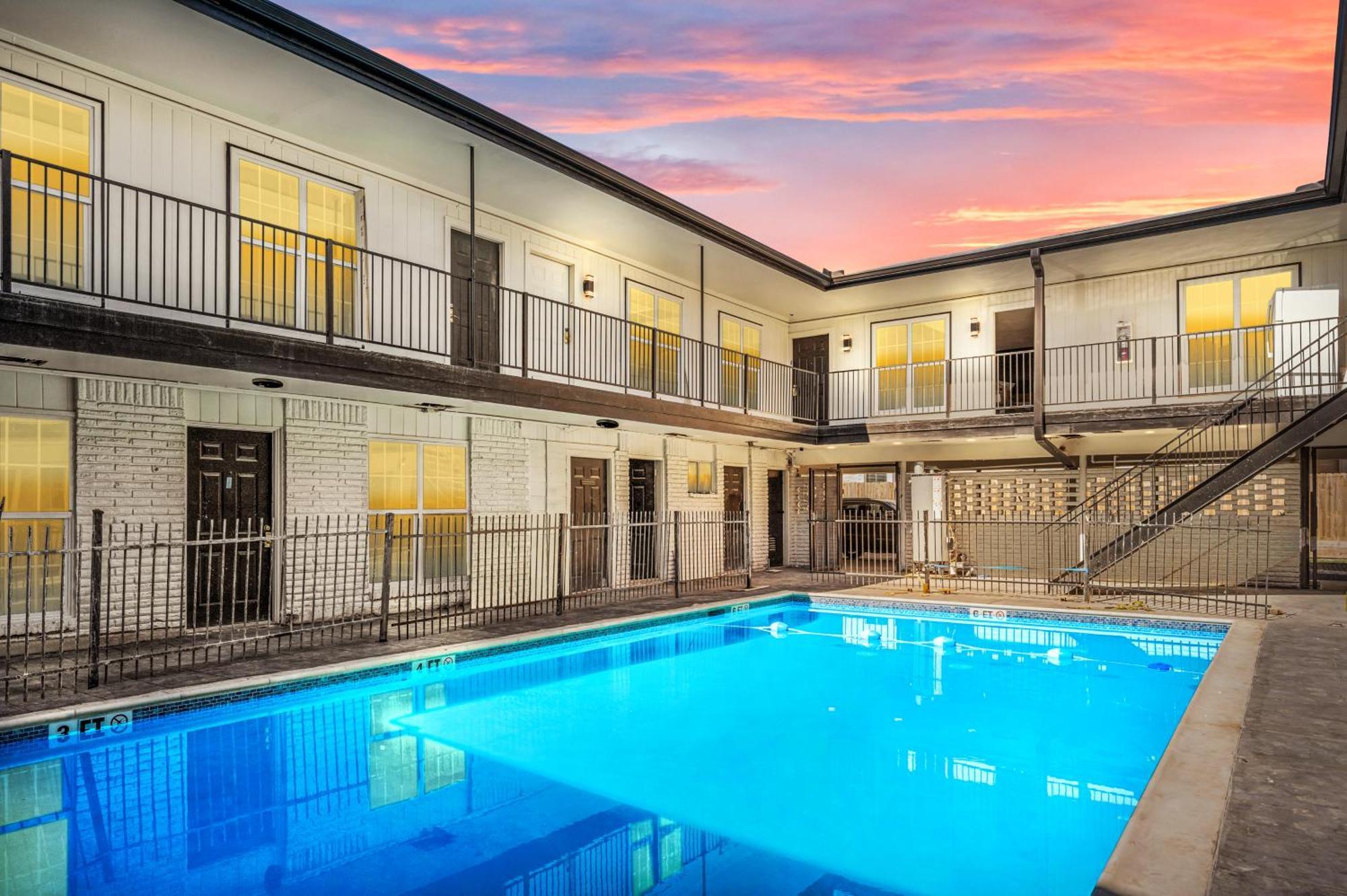 Apartamento Warm Heights 2br With Pool & Free Parking Houston