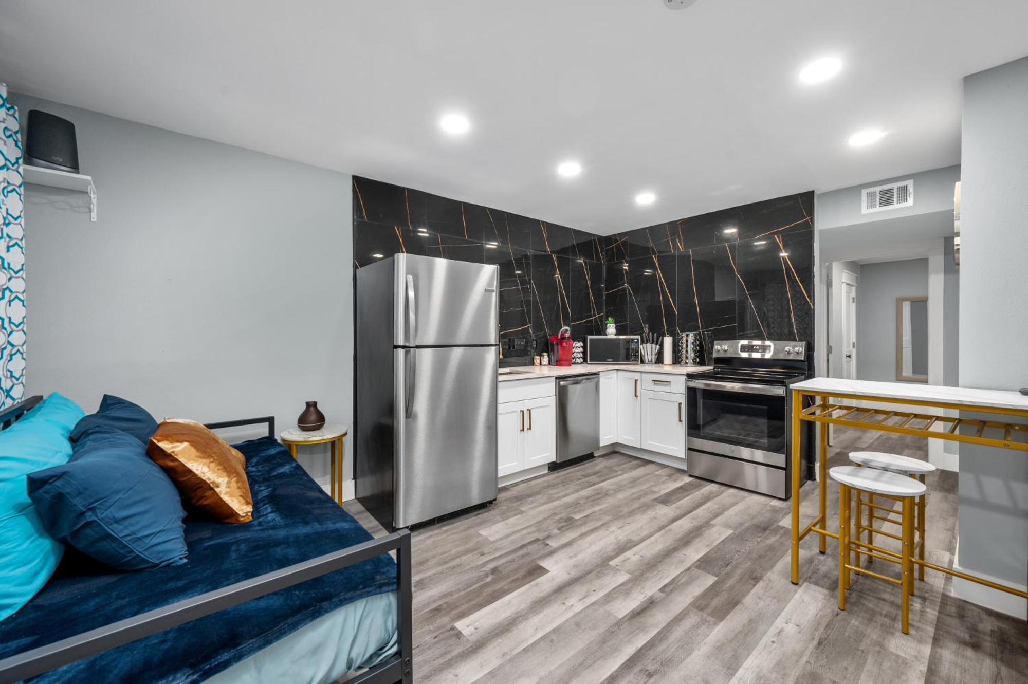 Warm Heights 2br With Pool & Free Parking Houston